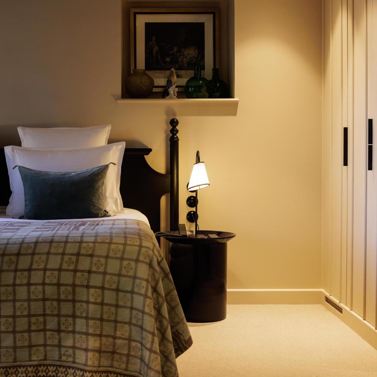 Un ou plusieurs lits dans un hébergement de l'établissement Domaine de Locguénolé & Spa - Relais & Chateaux