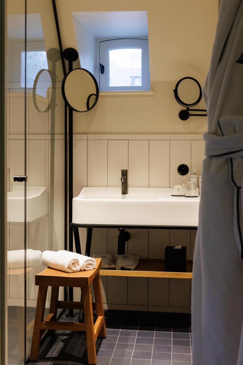Salle de bains dans l'établissement Domaine de Locguénolé & Spa - Relais & Chateaux