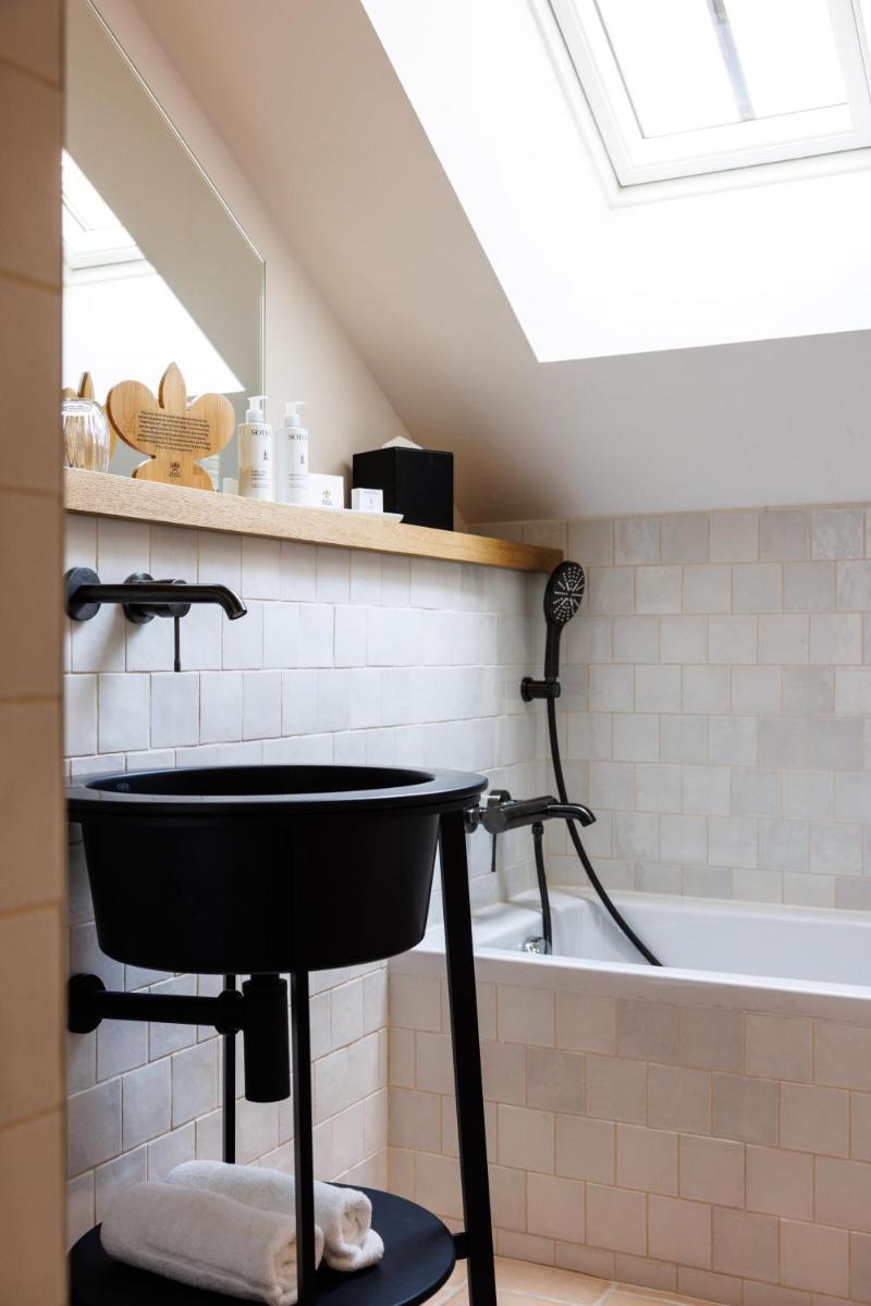 Salle de bains dans l'établissement Domaine de Locguénolé & Spa - Relais & Chateaux