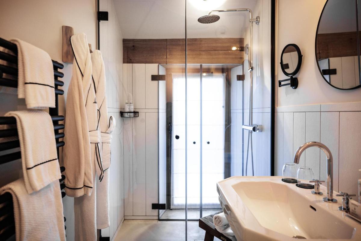 Salle de bains dans l'établissement Domaine de Locguénolé & Spa - Relais & Chateaux