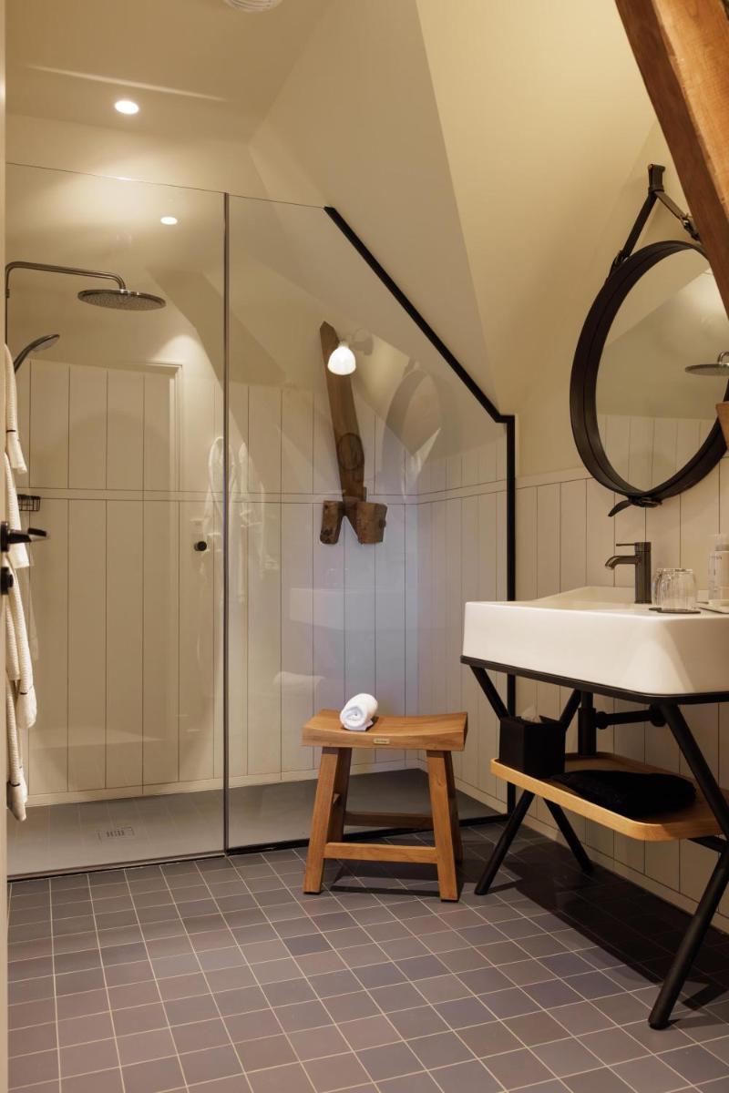 Salle de bains dans l'établissement Domaine de Locguénolé & Spa - Relais & Chateaux