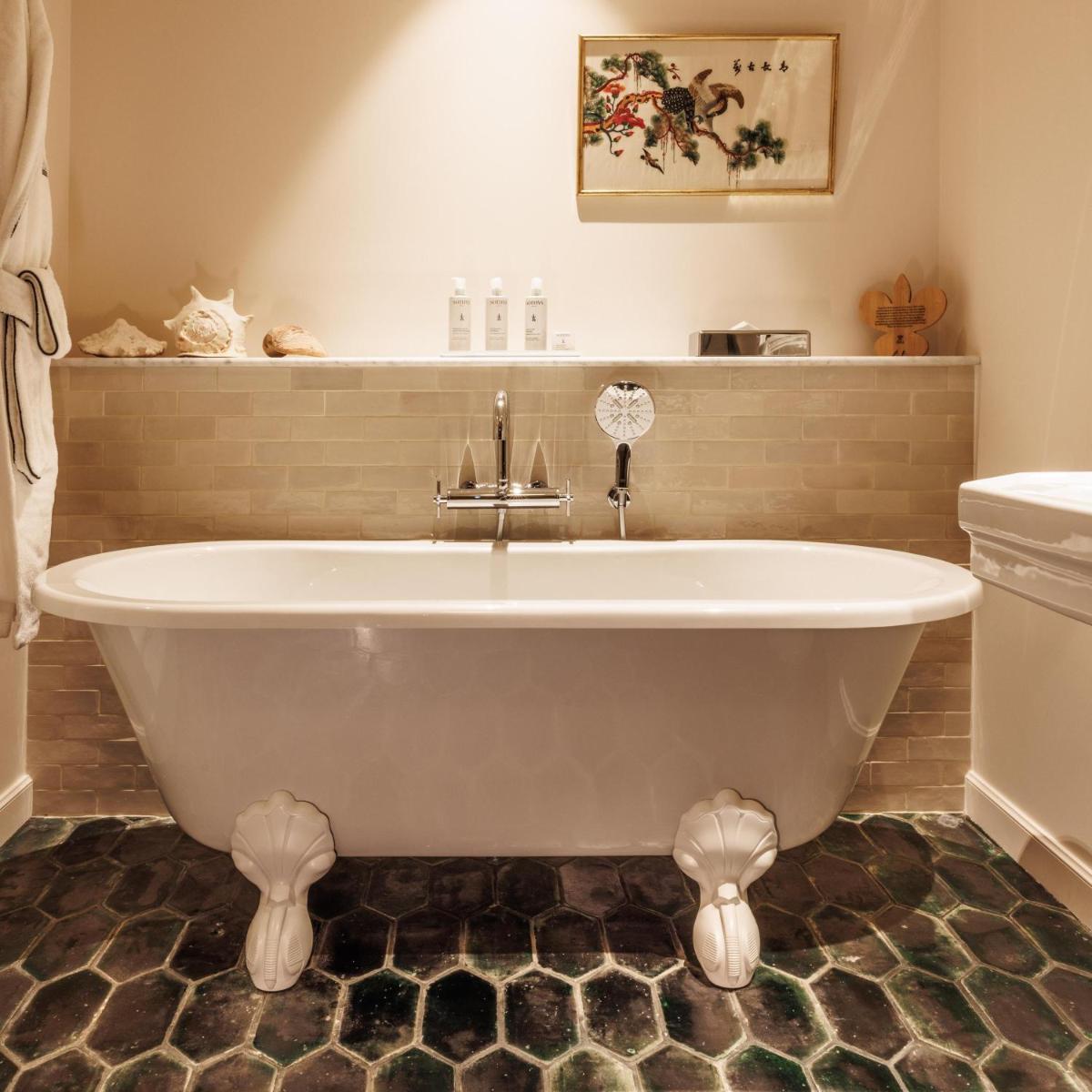 Salle de bains dans l'établissement Domaine de Locguénolé & Spa - Relais & Chateaux