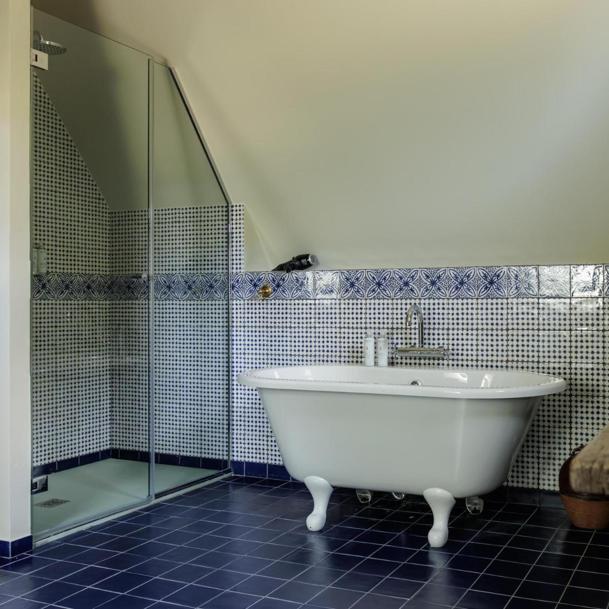 Salle de bains dans l'établissement Domaine de Locguénolé & Spa - Relais & Chateaux