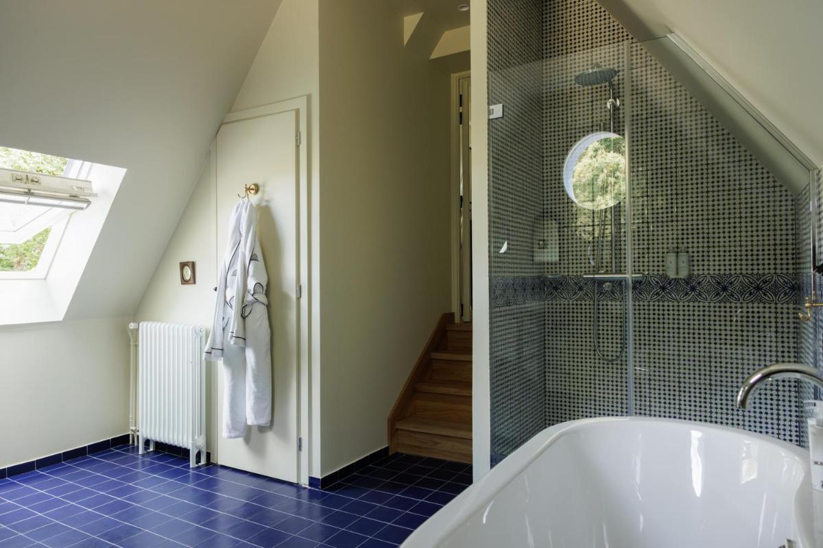 Salle de bains dans l'établissement Domaine de Locguénolé & Spa - Relais & Chateaux