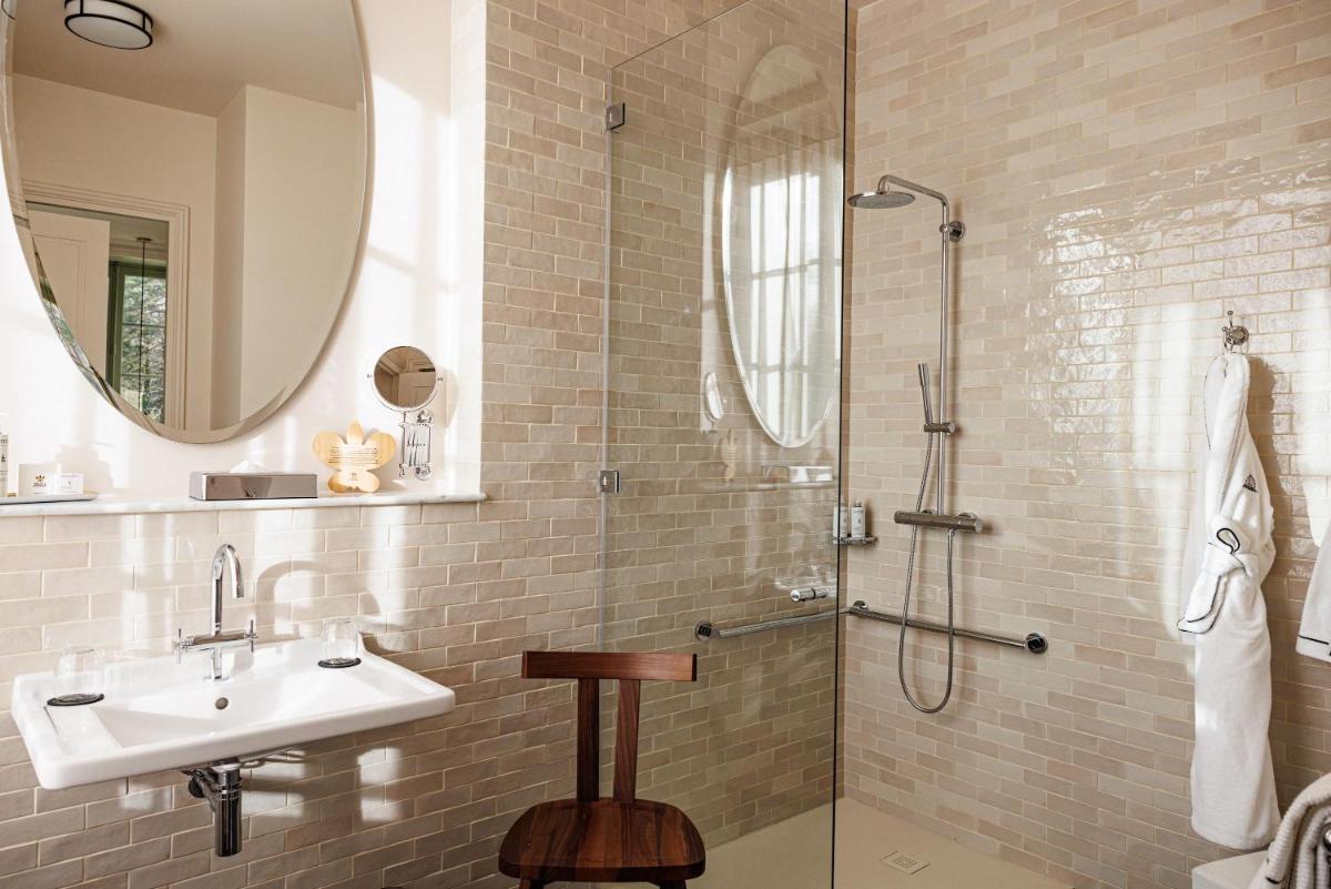 Salle de bains dans l'établissement Domaine de Locguénolé & Spa - Relais & Chateaux