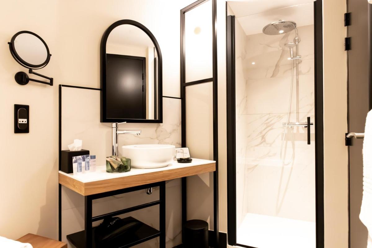 Salle de bains dans l'établissement Le Celtique & Spa