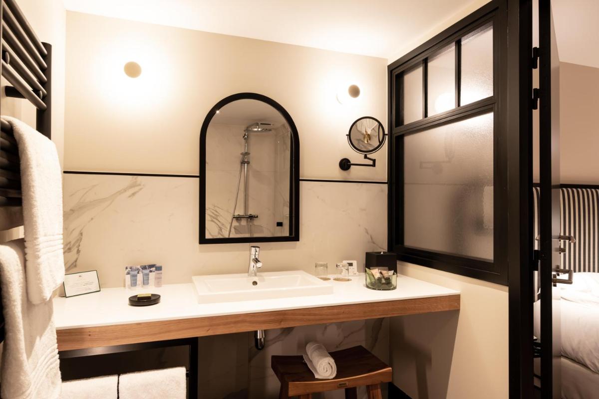 Salle de bains dans l'établissement Le Celtique & Spa