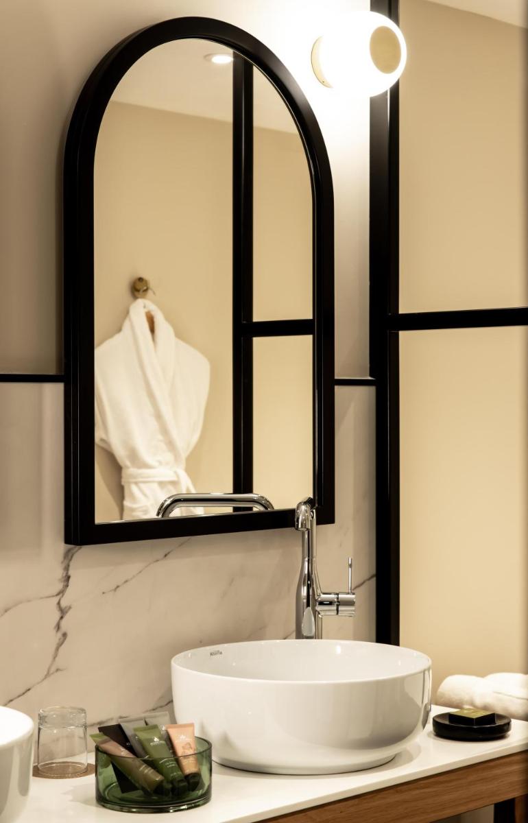 Salle de bains dans l'établissement Le Celtique & Spa