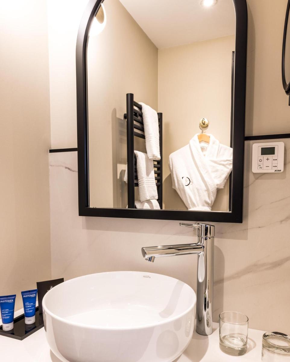 Salle de bains dans l'établissement Le Celtique & Spa