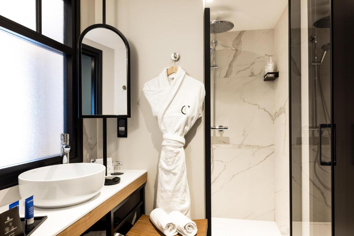Salle de bains dans l'établissement Le Celtique & Spa