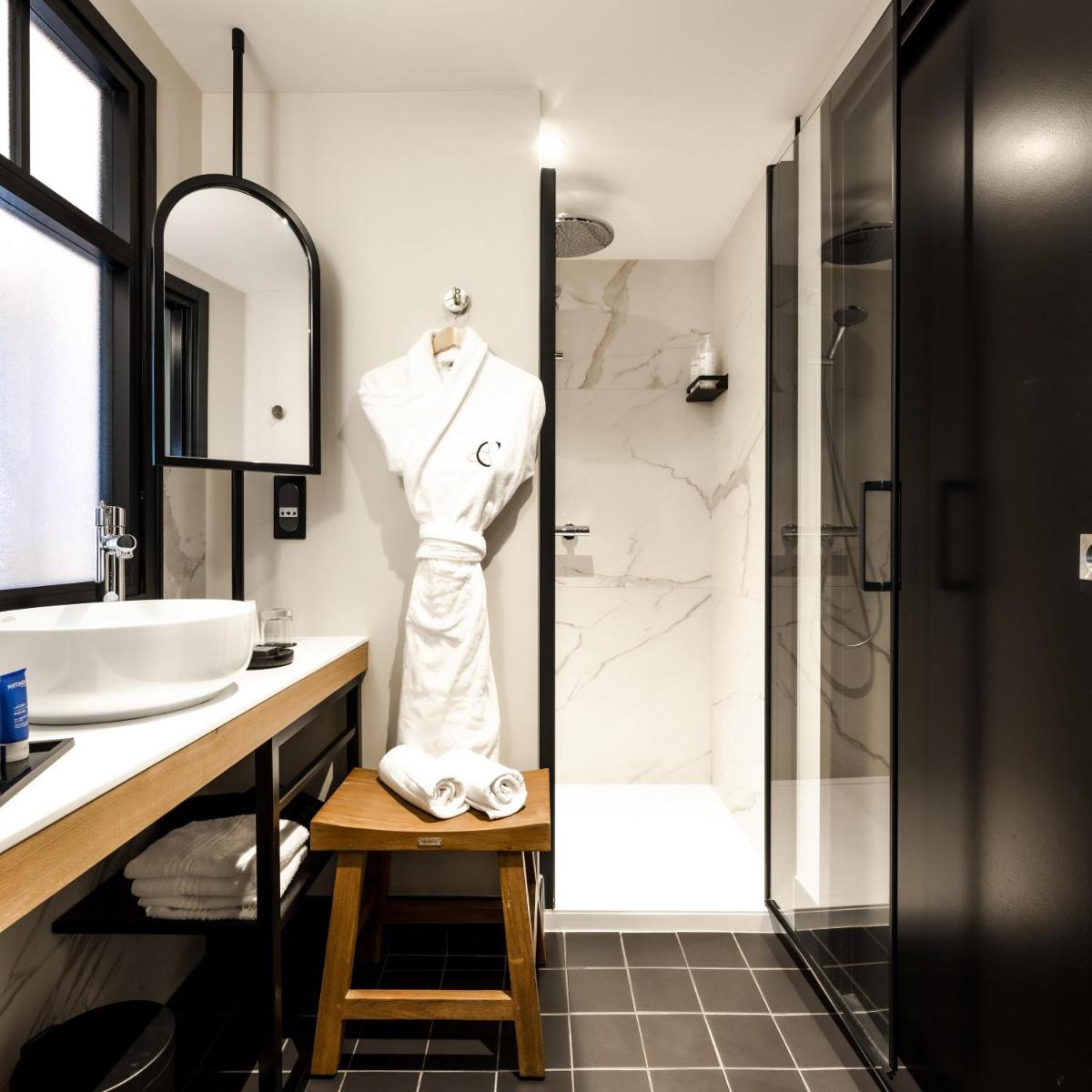 Salle de bains dans l'établissement Le Celtique & Spa