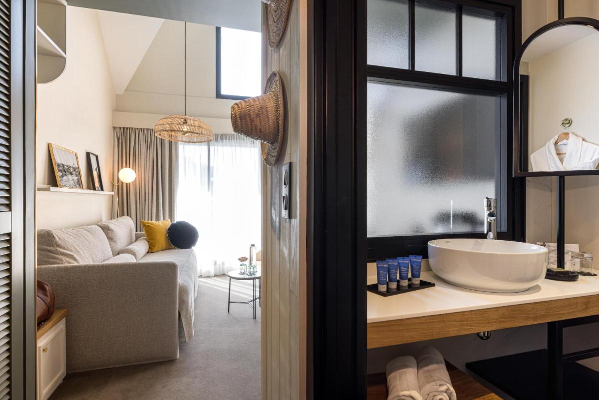 Coin salon dans l'établissement Le Celtique & Spa