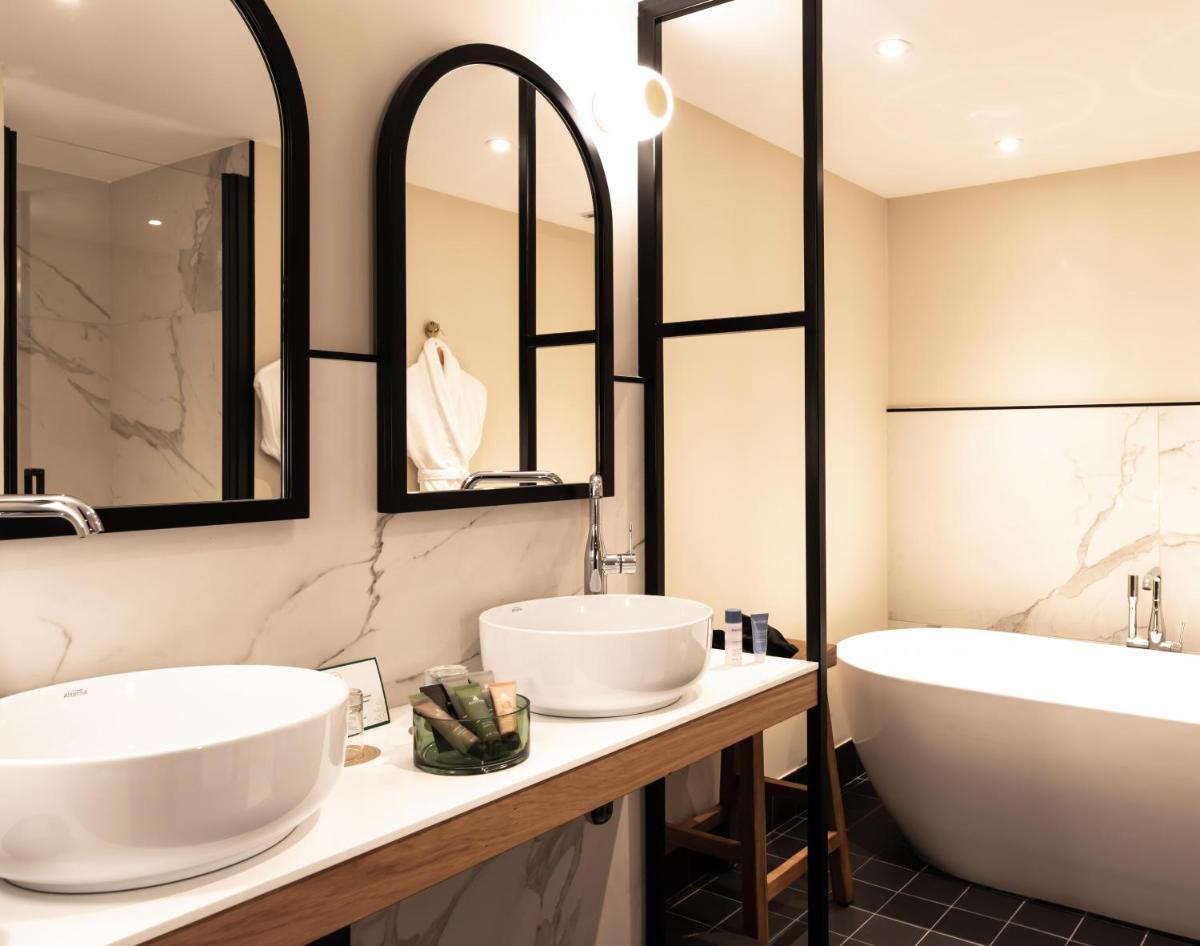 Salle de bains dans l'établissement Le Celtique & Spa