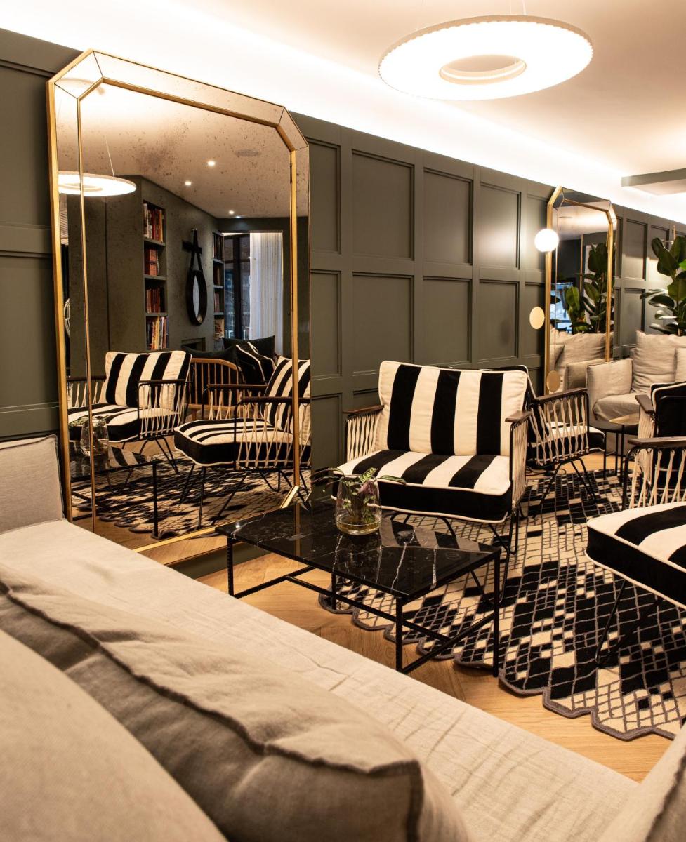 Coin salon dans l'établissement Le Celtique & Spa