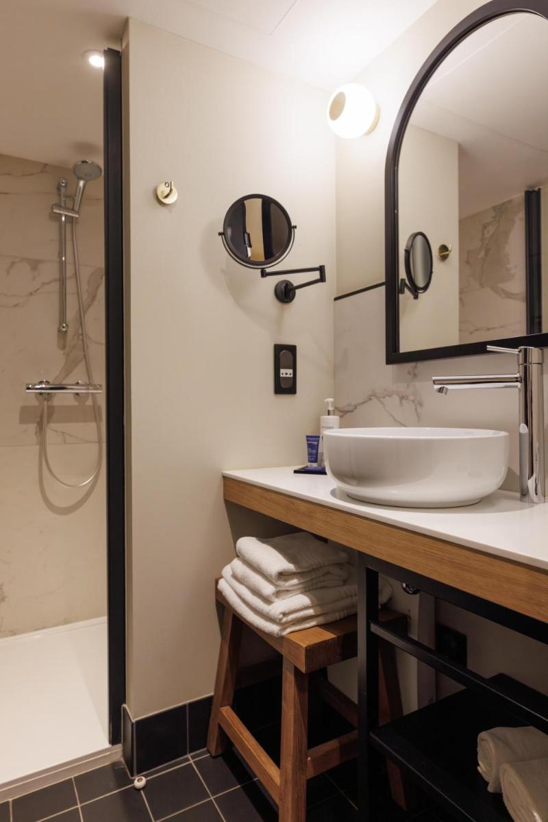Salle de bains dans l'établissement Le Celtique & Spa