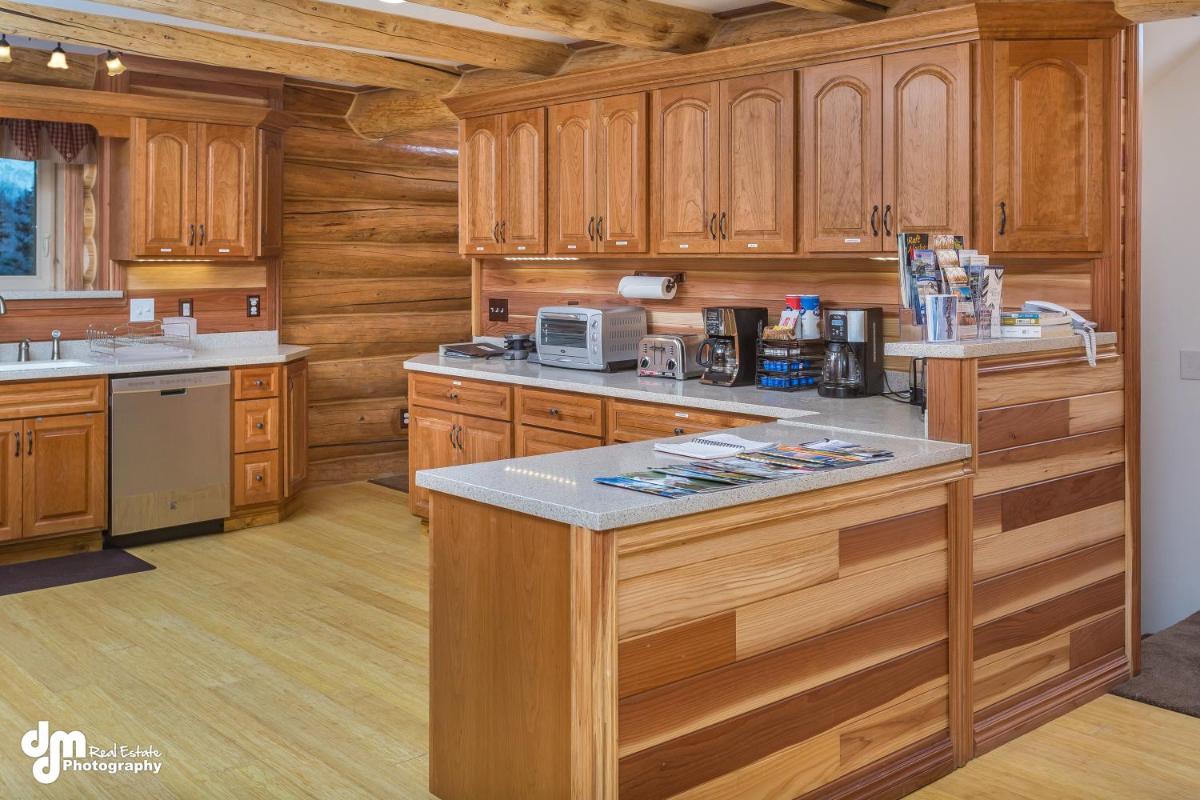Alaska Knotty Pine B&B - Housity