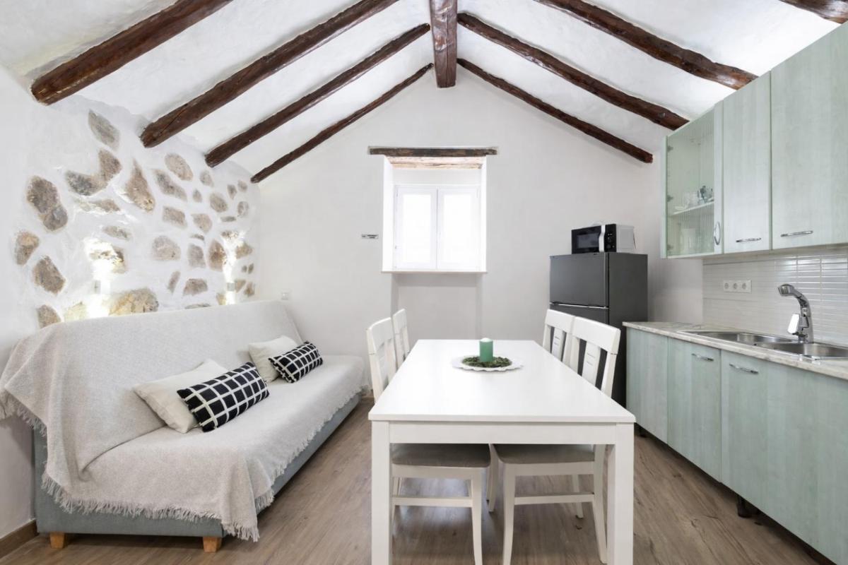 Canary House - Housity