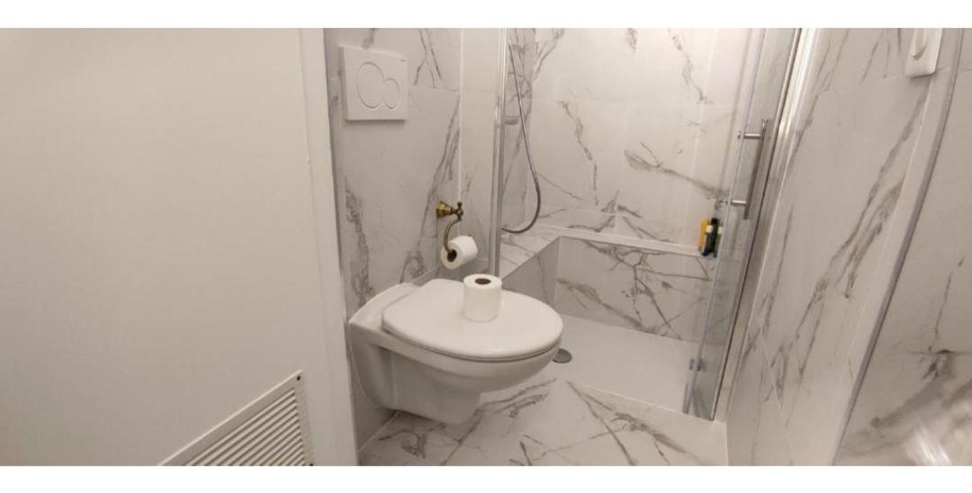 PARIS AUTHENTIC HOUSE studio with green courtyard 12 rue labourse Gentilly 94250 - Housity