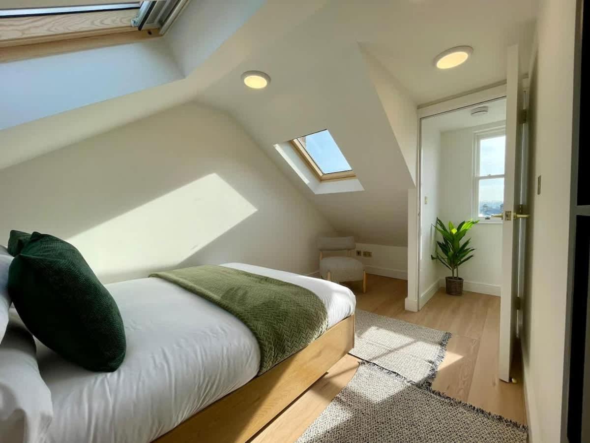 Canterbury City Stay Duplex 2 min to Station - Housity