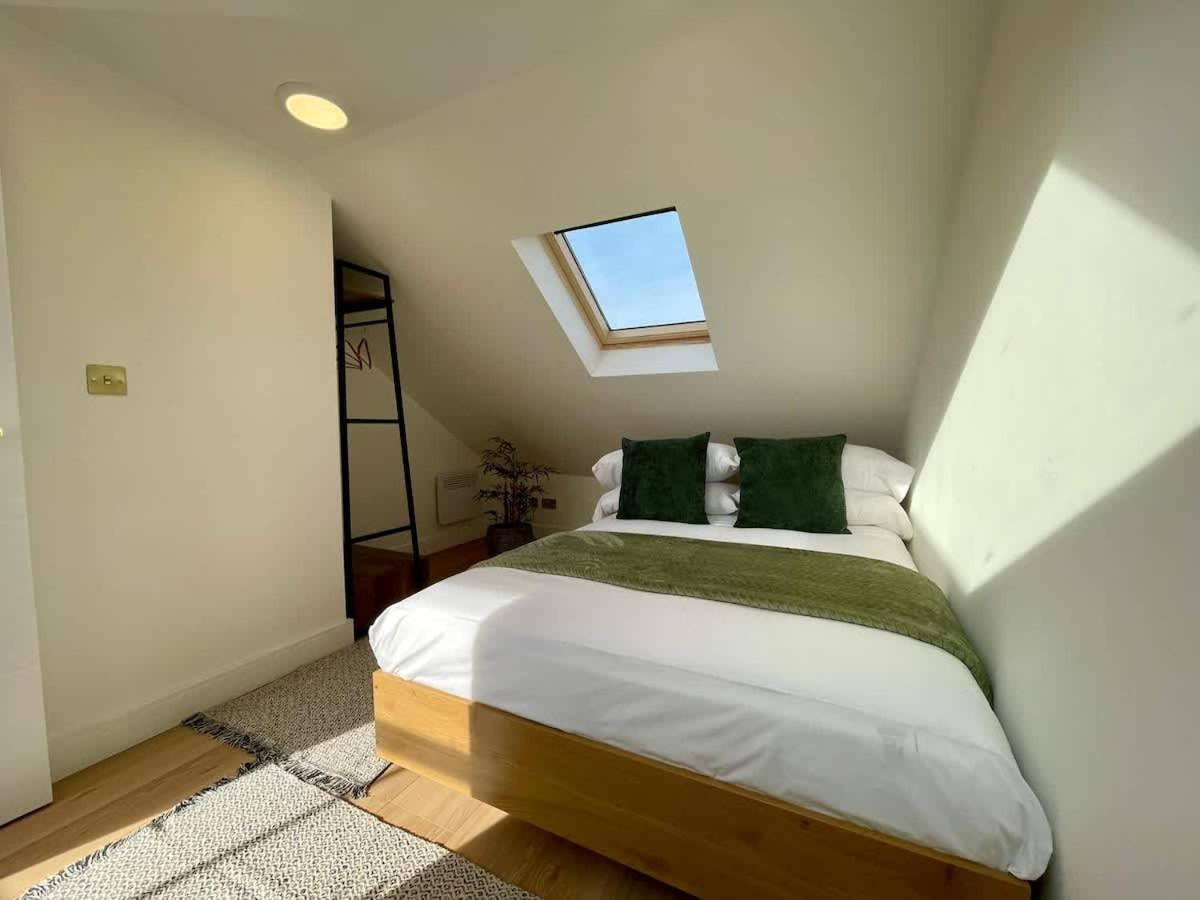 Canterbury City Stay Duplex 2 min to Station - Housity