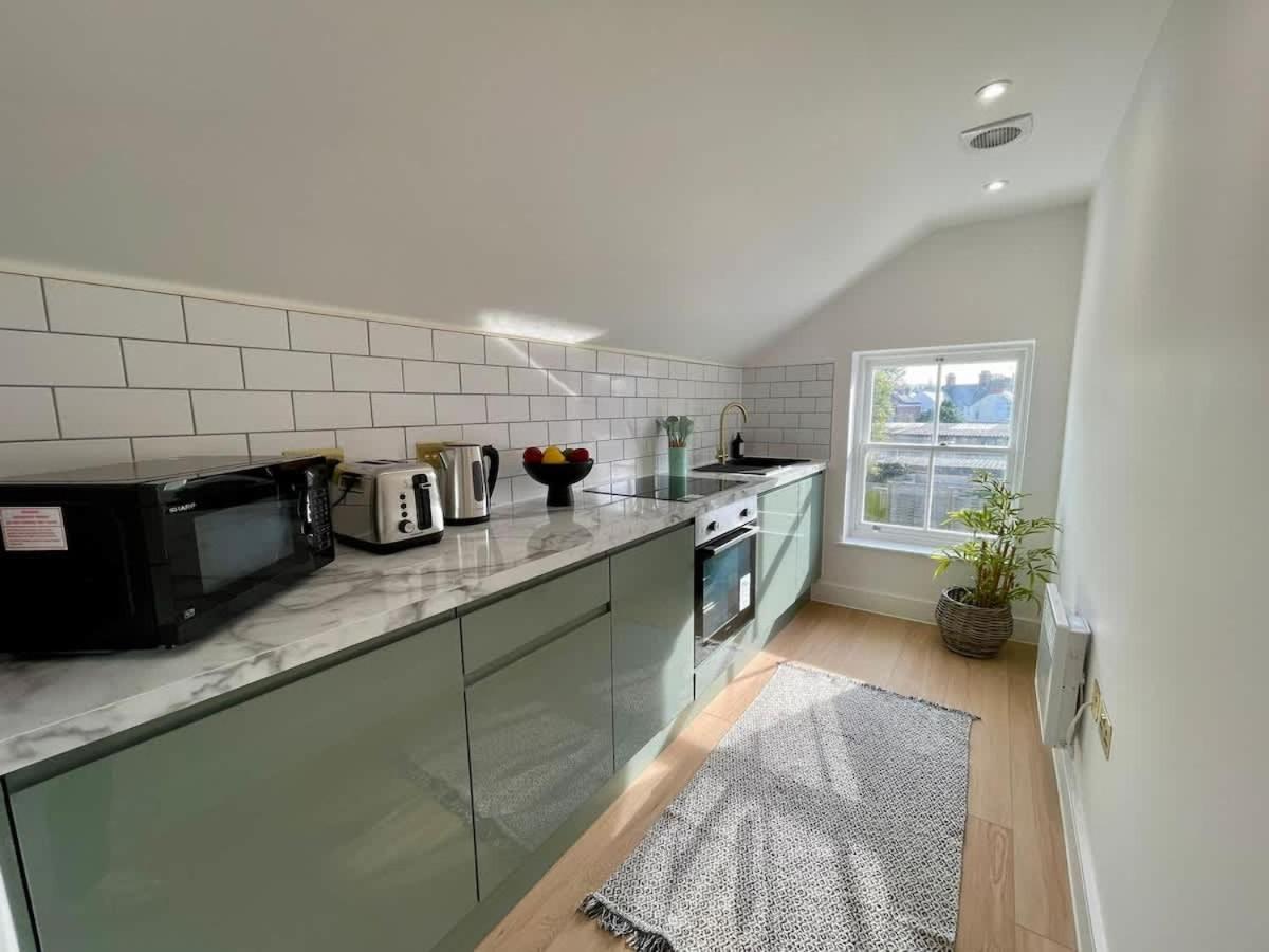 Canterbury City Stay Duplex 2 min to Station - Housity