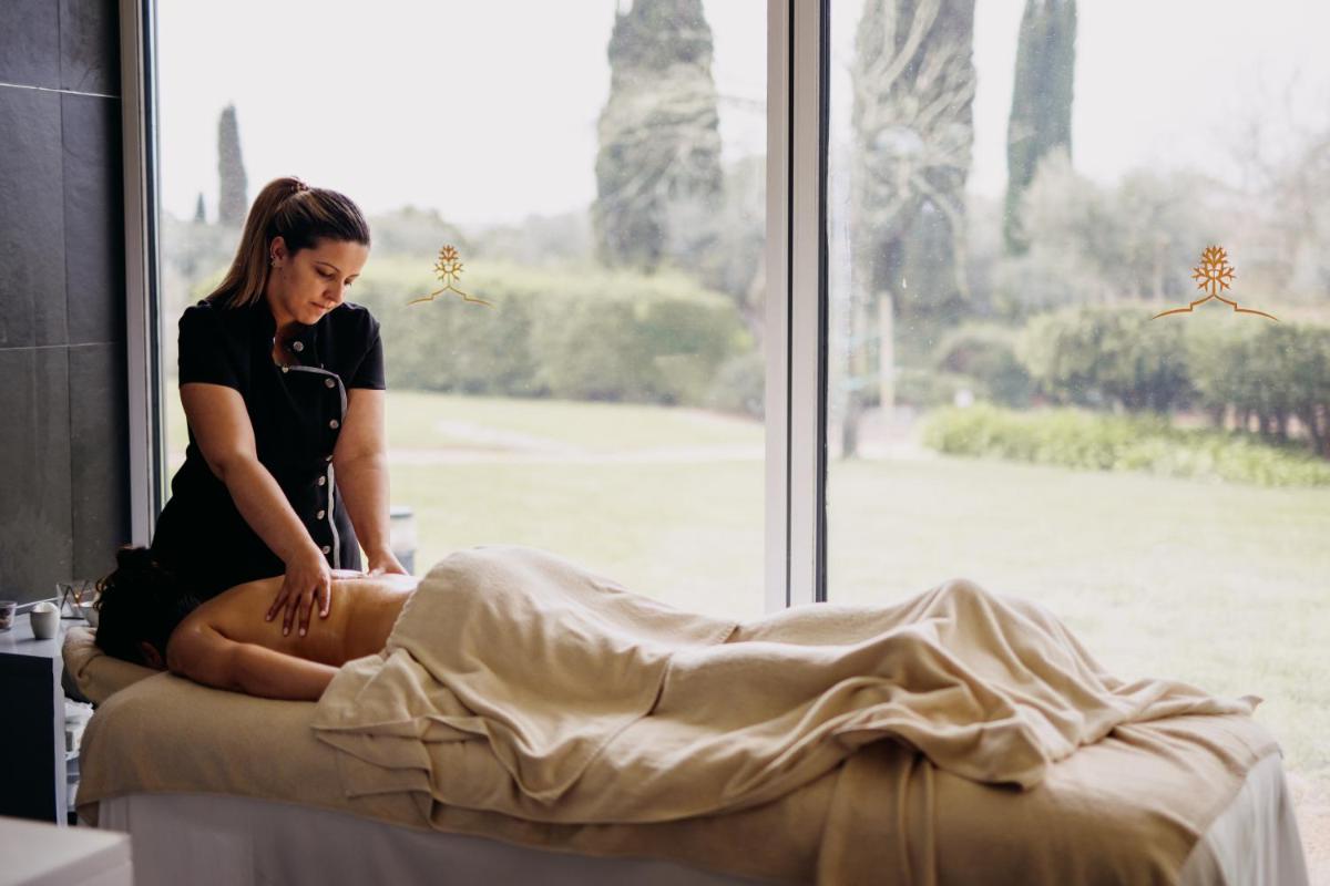 Os clientes hospedados em Convento do Espinheiro, Historic Hotel & Spa