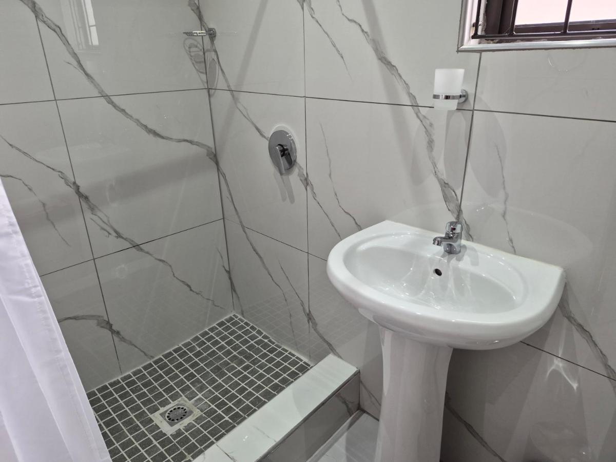 Sweetwaters Guest House - Housity