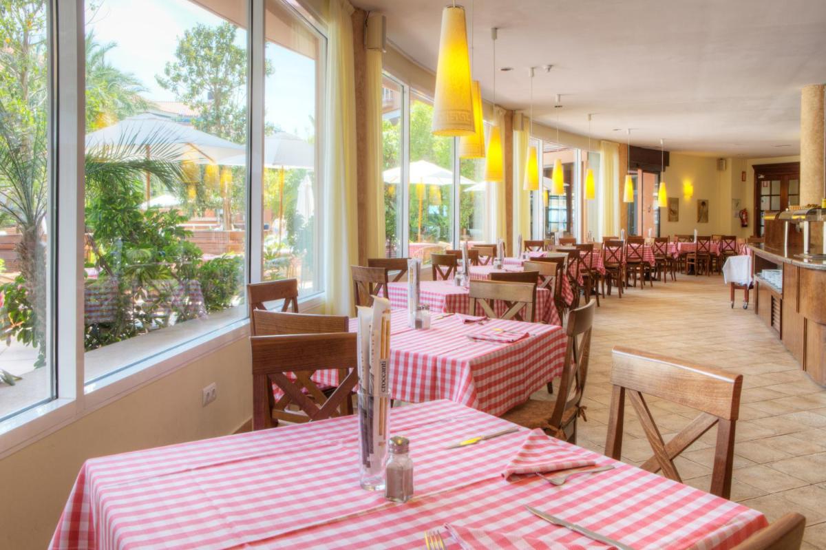 Un restaurante o sitio para comer en Sunway Playa Golf & Spa Sitges