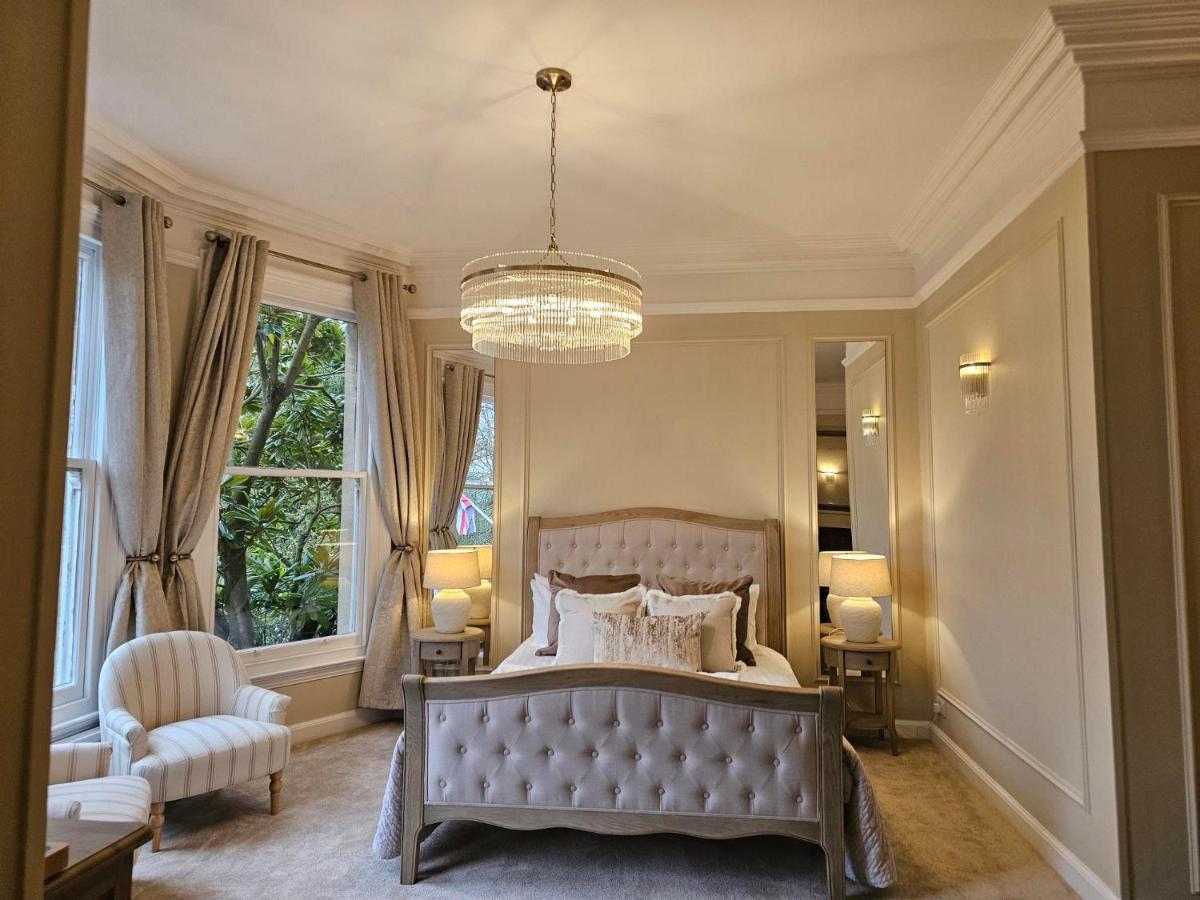 Woodland Manor Hotel - Housity