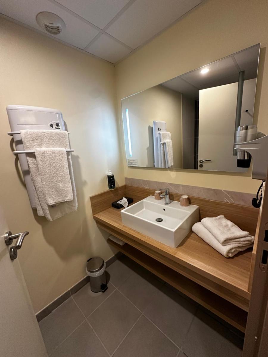 Brit Hotel Montargis - Housity