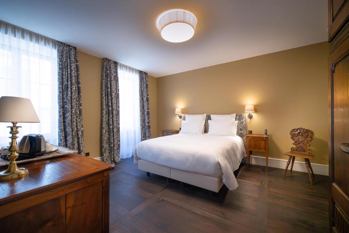 Un ou plusieurs lits dans un hébergement de l'établissement Hôtel & Spa Le Bouclier D'or