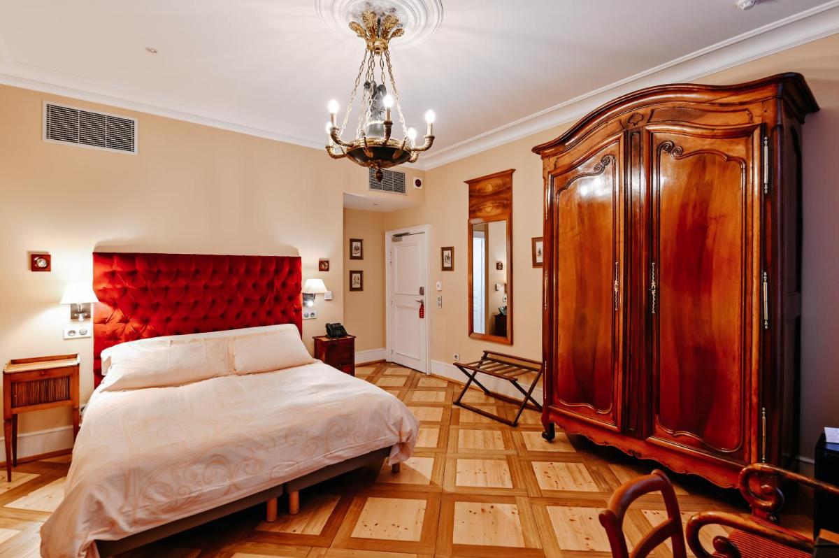 Un ou plusieurs lits dans un hébergement de l'établissement Hôtel & Spa Le Bouclier D'or