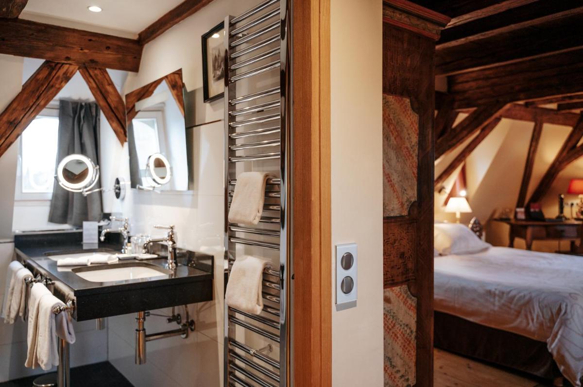 Un ou plusieurs lits dans un hébergement de l'établissement Hôtel & Spa Le Bouclier D'or