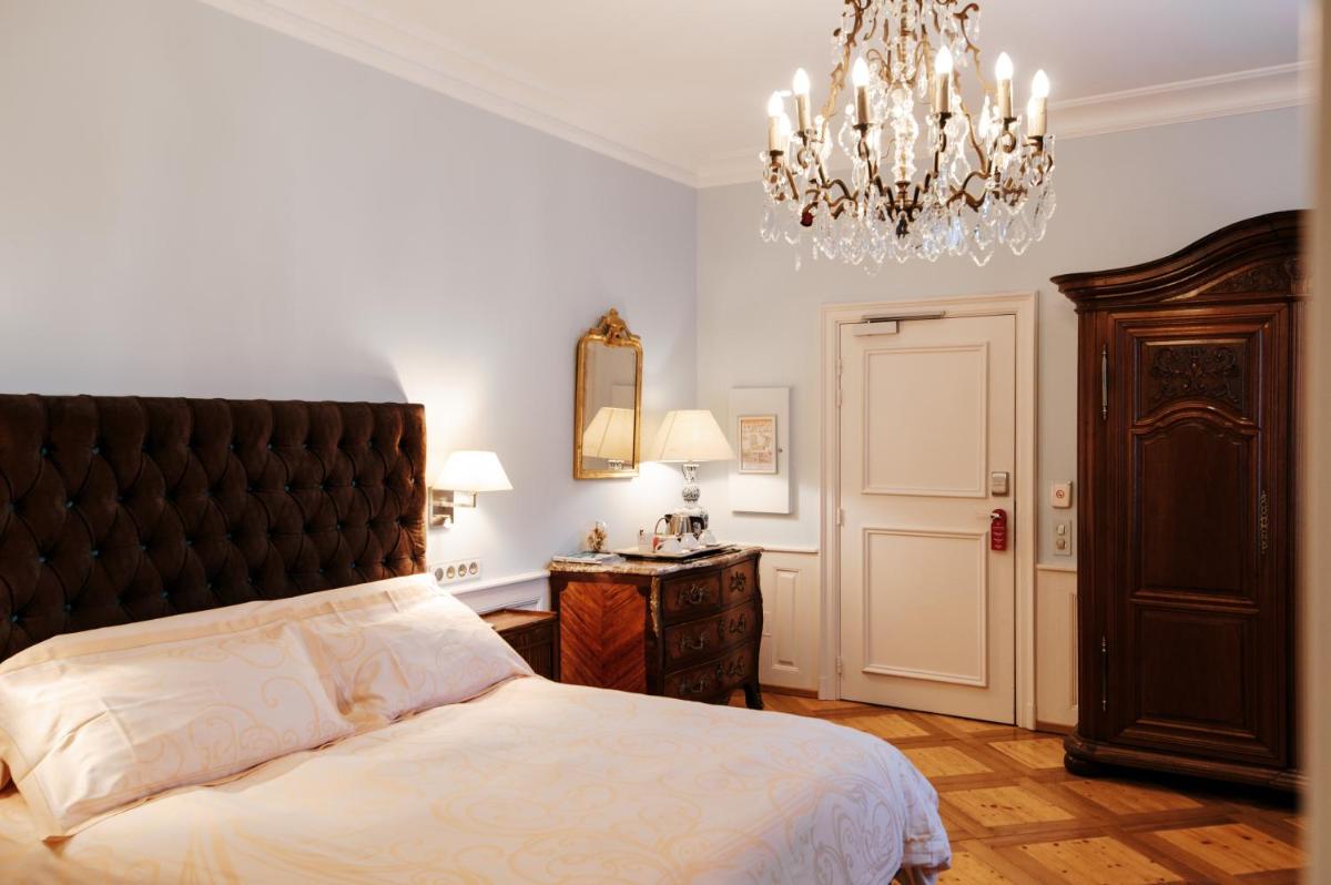 Un ou plusieurs lits dans un hébergement de l'établissement Hôtel & Spa Le Bouclier D'or