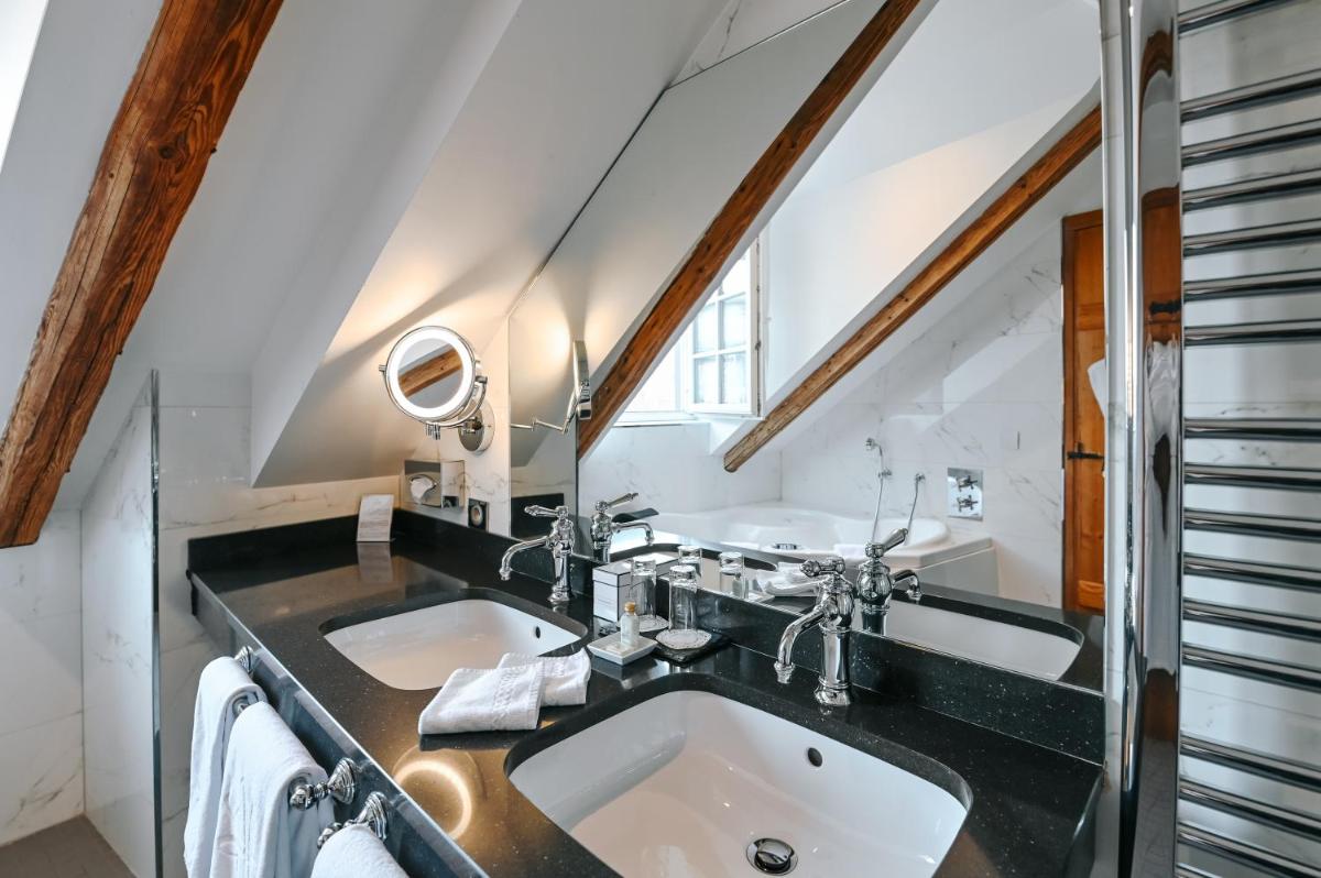 Photo de la galerie de l'établissement Hôtel & Spa Le Bouclier D'or, à Strasbourg