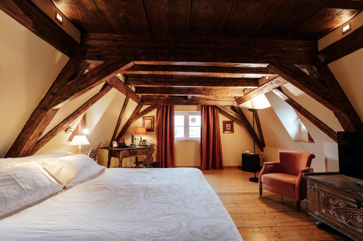 Un ou plusieurs lits dans un hébergement de l'établissement Hôtel & Spa Le Bouclier D'or
