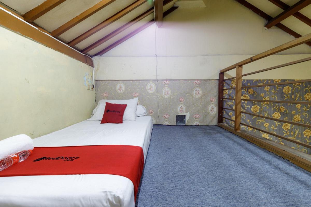 RedDoorz Plus near Trans Studio Cibubur 2 - Housity