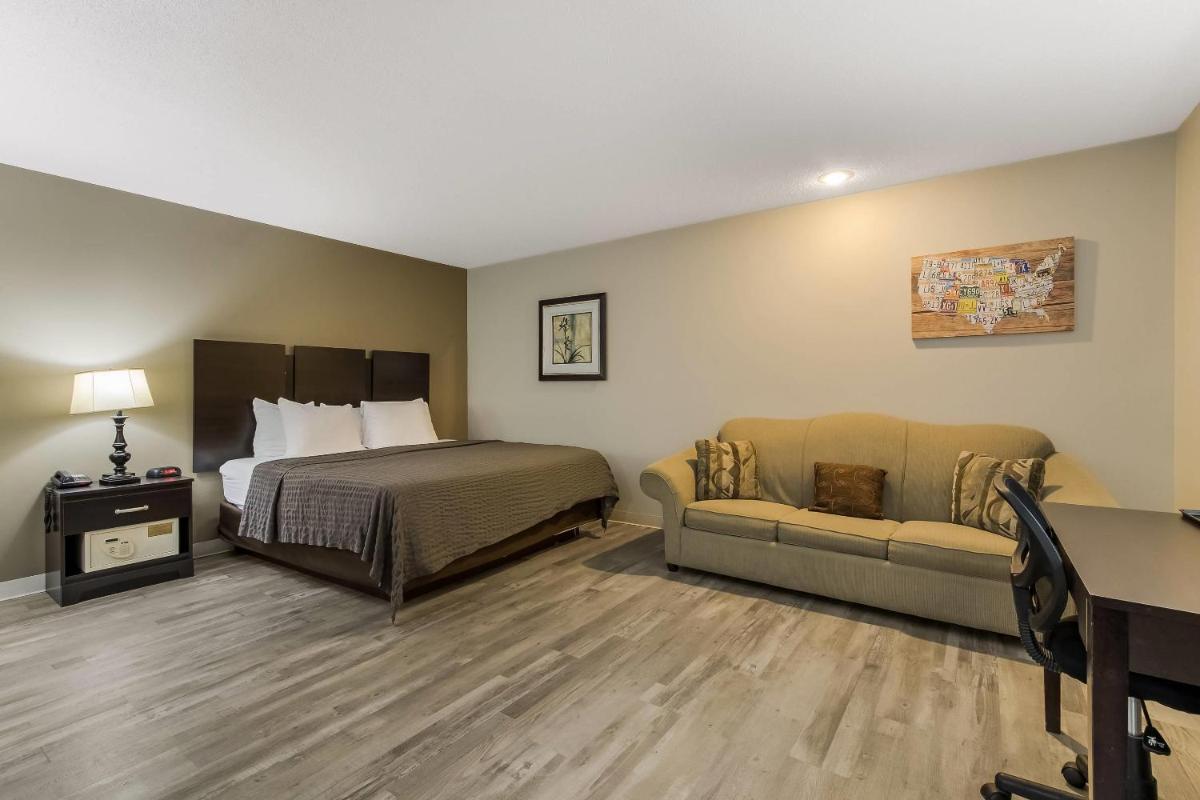 Econo Lodge Inn & Suites Yankton - Housity