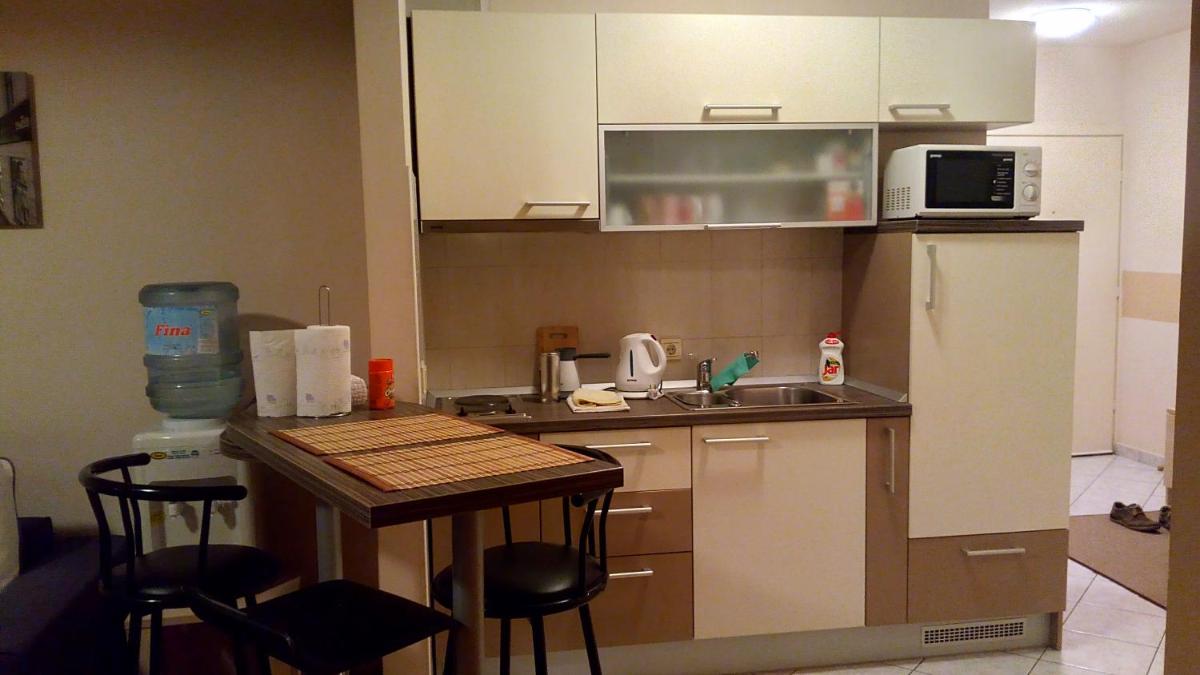 Apartment Viktor,parking - Housity