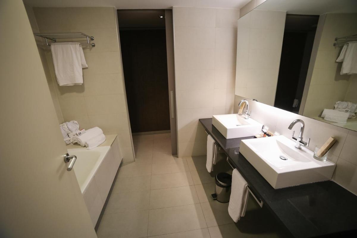 Un baño de Hotel 525