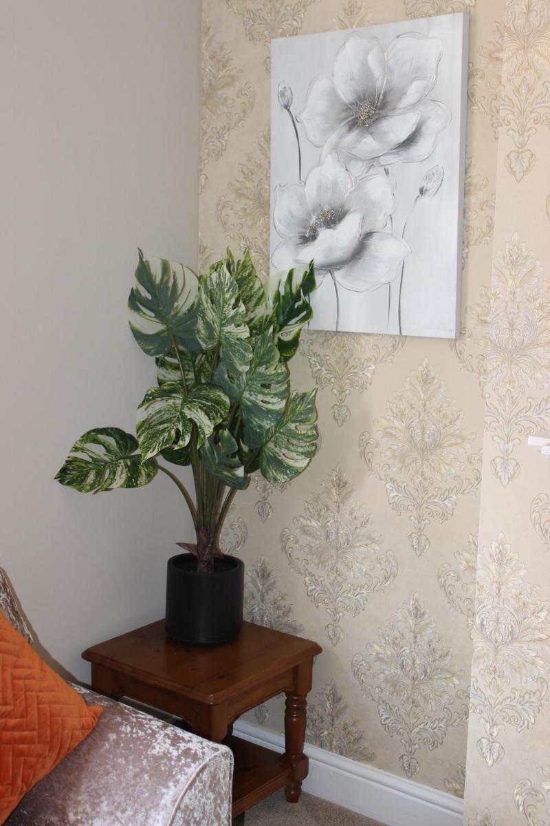 York Place Beautiful Apartment 5 Bedrooms Sleeps 9 - Housity