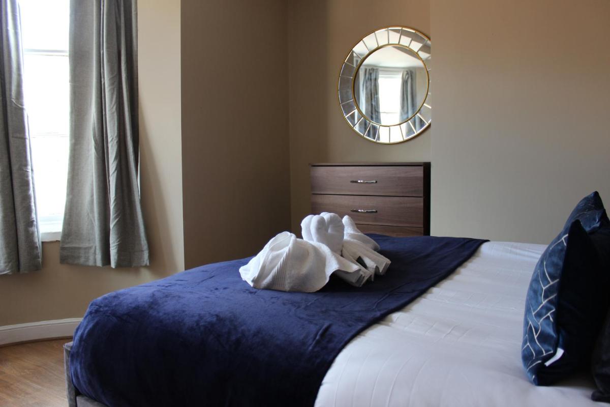 York Place Beautiful Apartment 5 Bedrooms Sleeps 9 - Housity