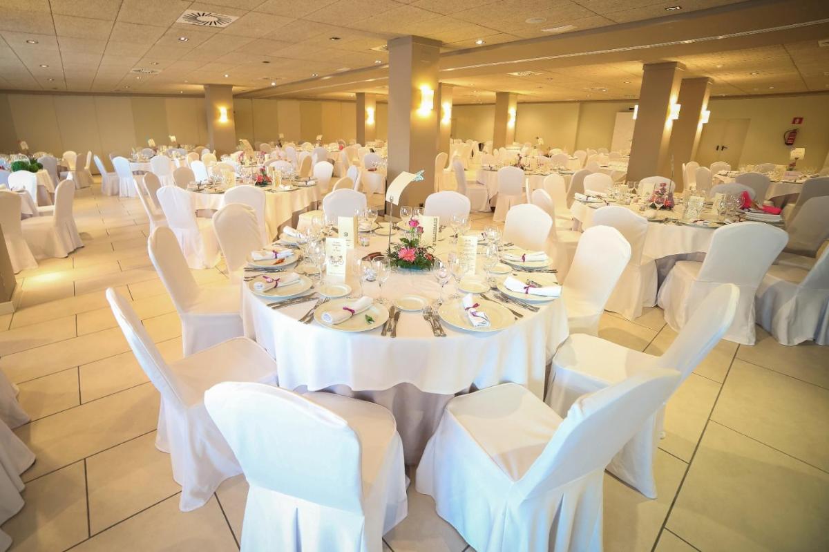 Un restaurante o sitio para comer en Hotel 525