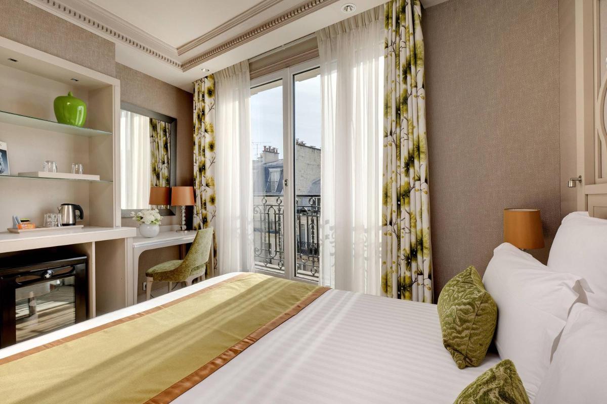 Un ou plusieurs lits dans un hébergement de l'établissement Rochester Champs Elysees