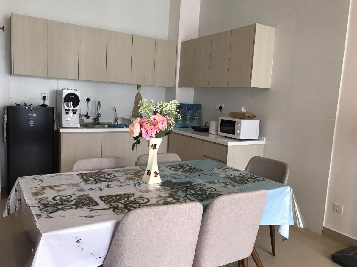 COMFY 3 BEDROOM APARTMENT WITH FREE WIFI (11 PAX) MIDHILLS GENTING HIGHLAND - Hizvo