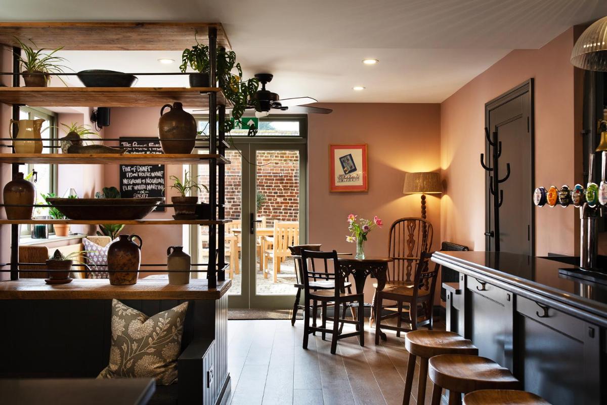 The Mistley Thorn - Housity