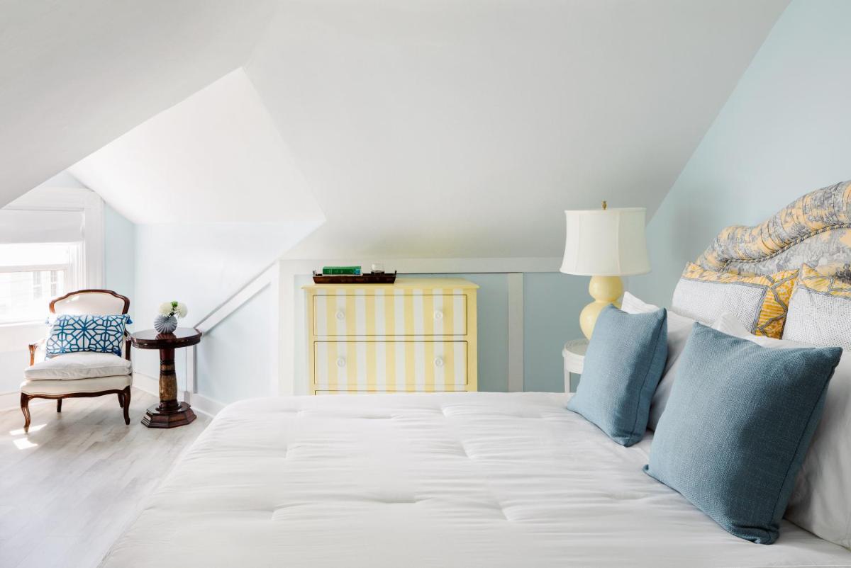 East Bay Bed & Breakfast - Housity