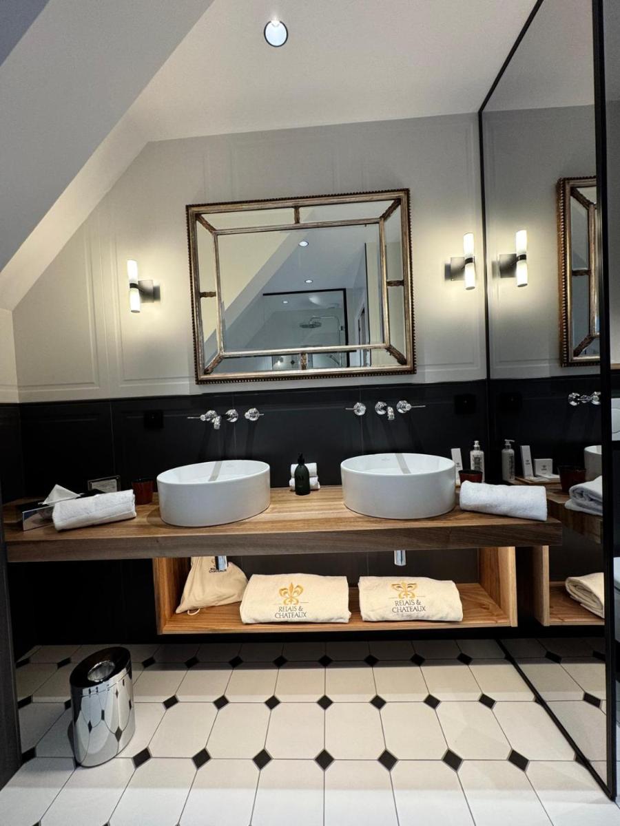 Salle de bains dans l'établissement Chateau De Germigney