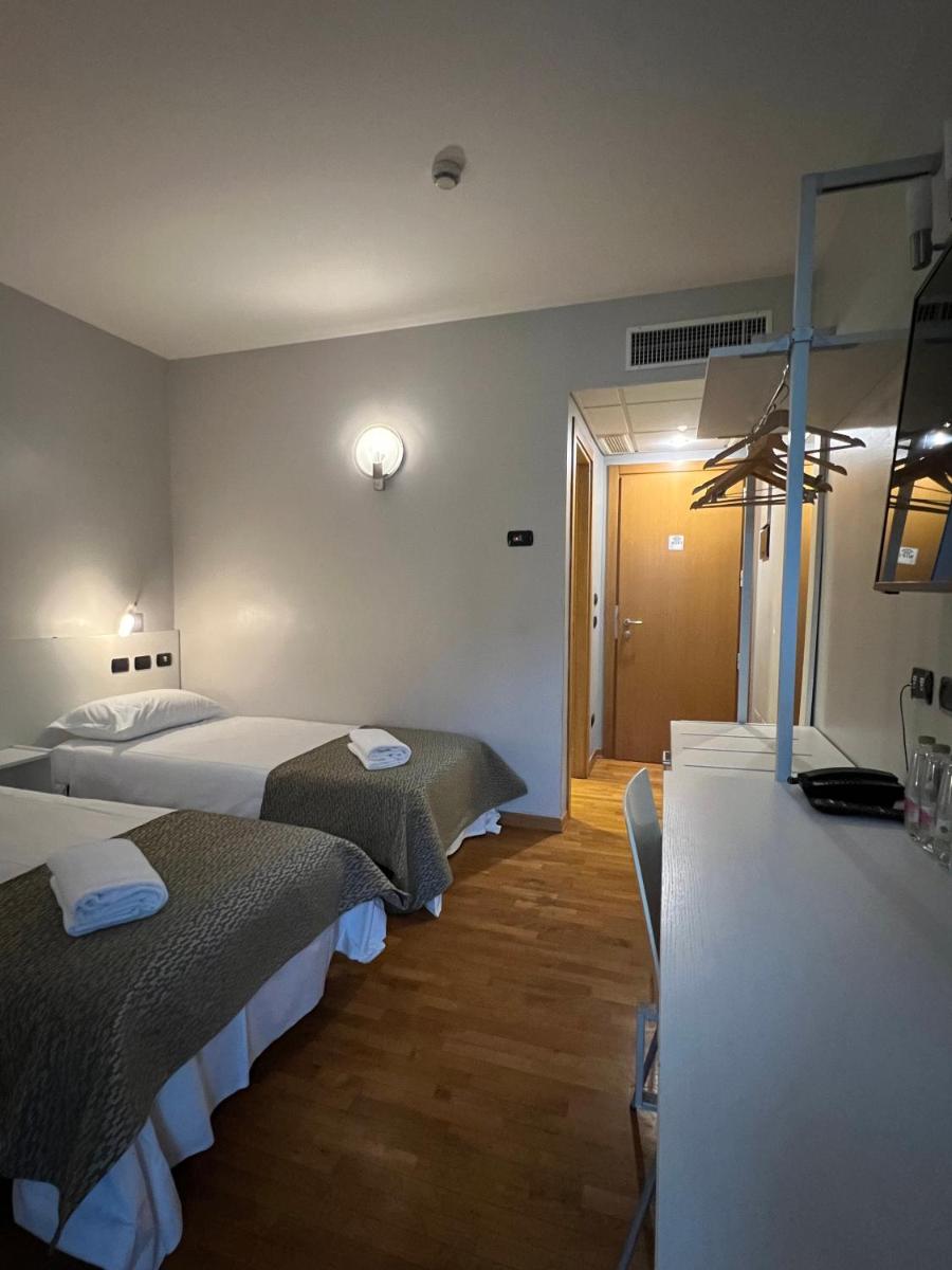 Master Hotel - Housity