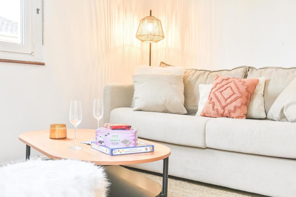 Rock in Share - Bianca 2-Bedroom Apartment with Parking Included & Tram - Housity